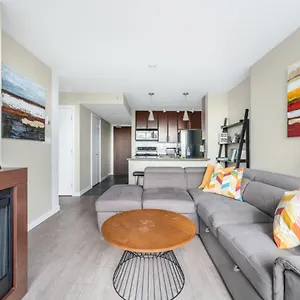 Explore Downtown From Luxury 1 Bed/bath Apartment