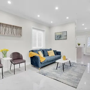 Family-friendly, 3 Bed House - Private Backyard-central Location Holiday home