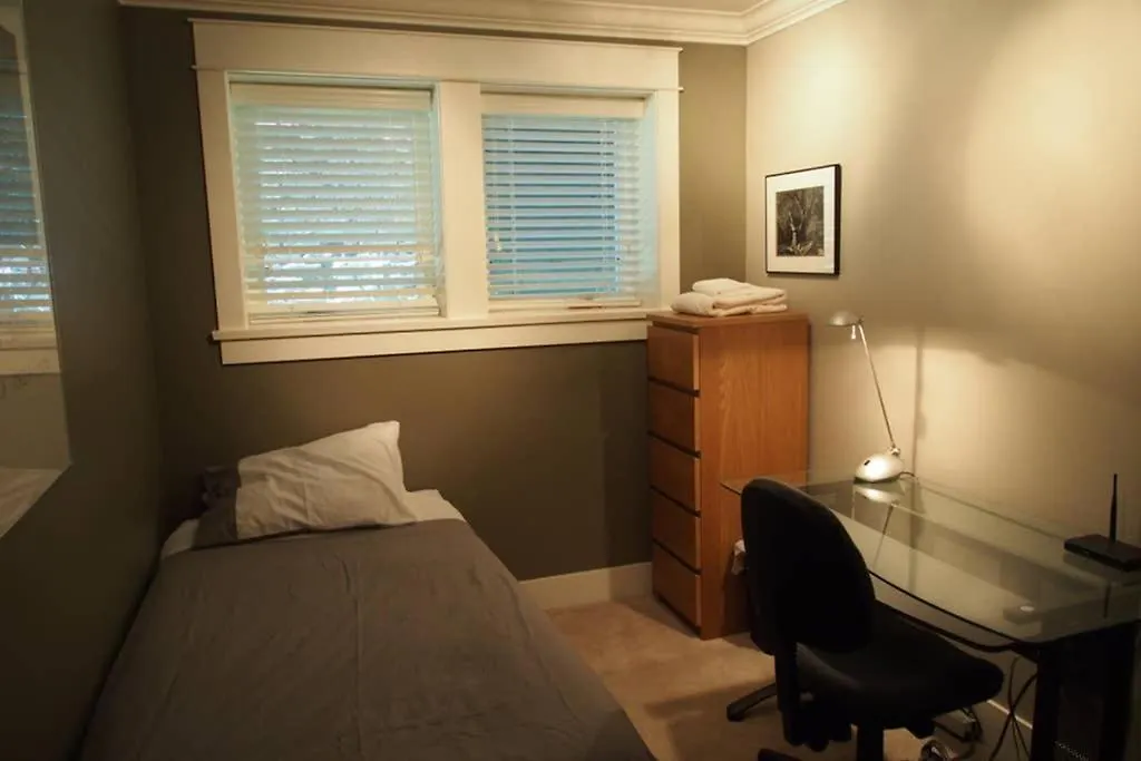 Modern Apartment In Beautiful Kitsilano Vancouver