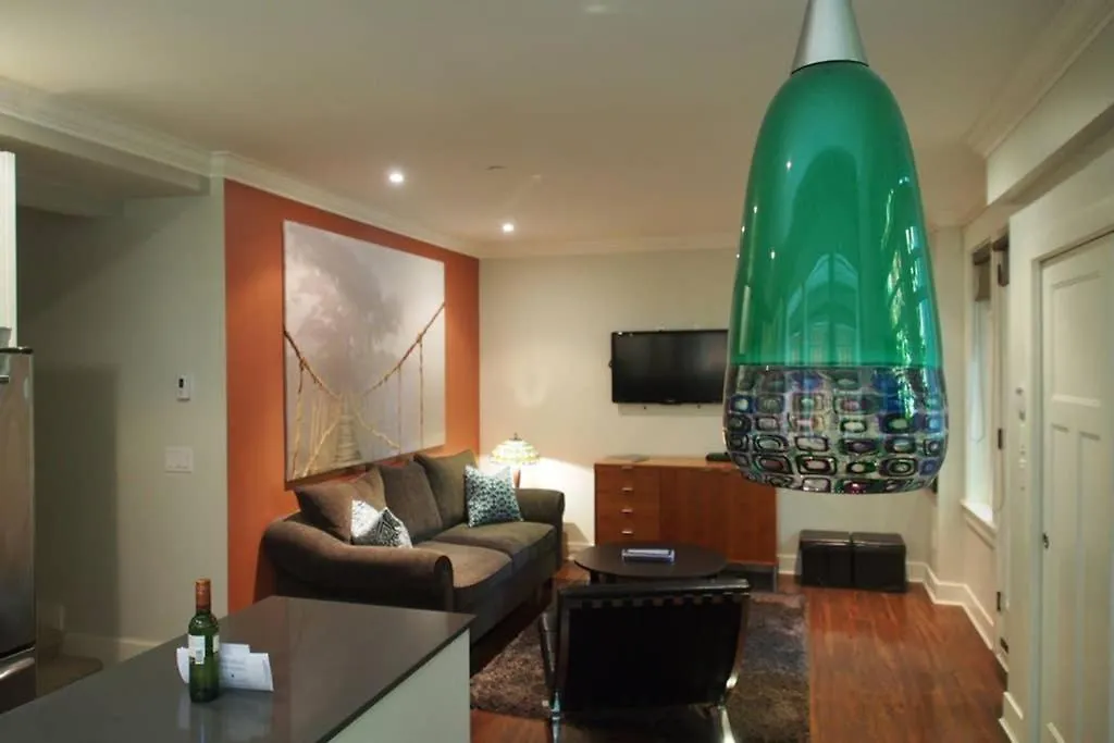 Modern Apartment In Beautiful Kitsilano Vancouver